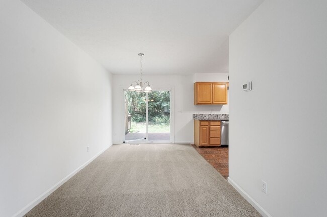 Building Photo - AVAILABLE FOR EARLY OCTOBER! 2-BEDROOM TOW...