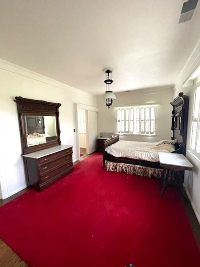 Building Photo - Vintage Style Home on Large Estate A Must See