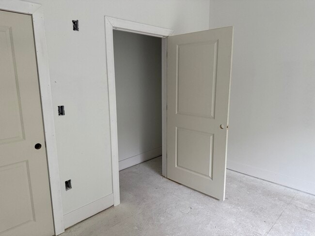 Building Photo - 251 Sladen St