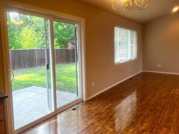 Building Photo - "Charming 3-Bedroom Oasis with Cozy Fireplace in Veneta – 1268 Sq Ft of Comfort!"