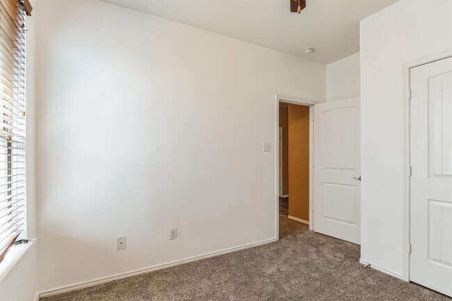 Building Photo - 1029 Brighton Pl