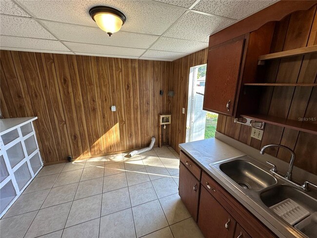 Building Photo - 2002 20th St W