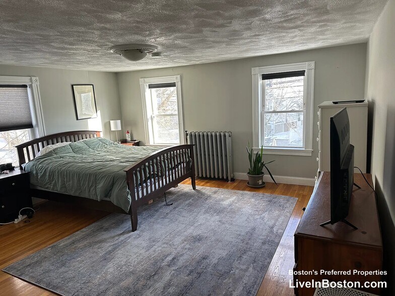 Building Photo - 331 Faneuil St