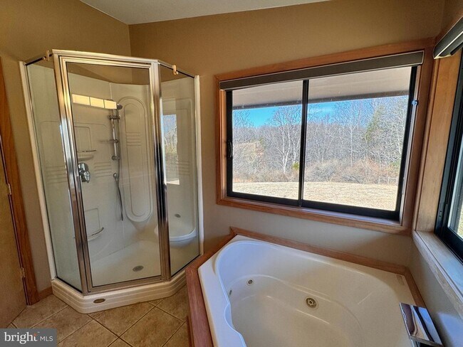 Building Photo - 72 Jordans Rd