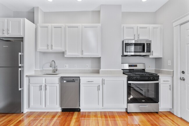 Building Photo - 106 L St
