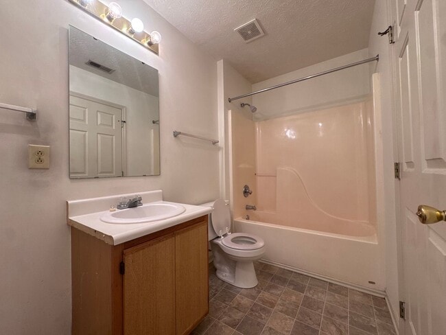 Building Photo - 143 Centipede Ln