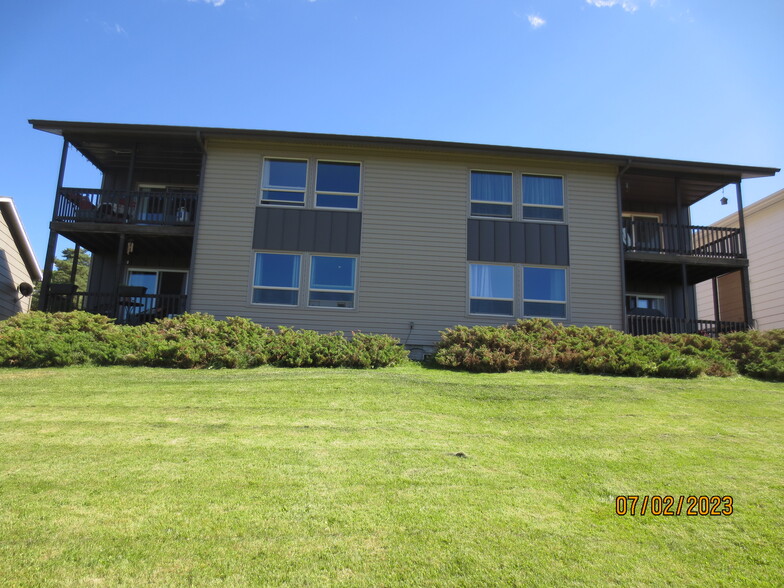Building Photo - 2224 W Foothills Dr