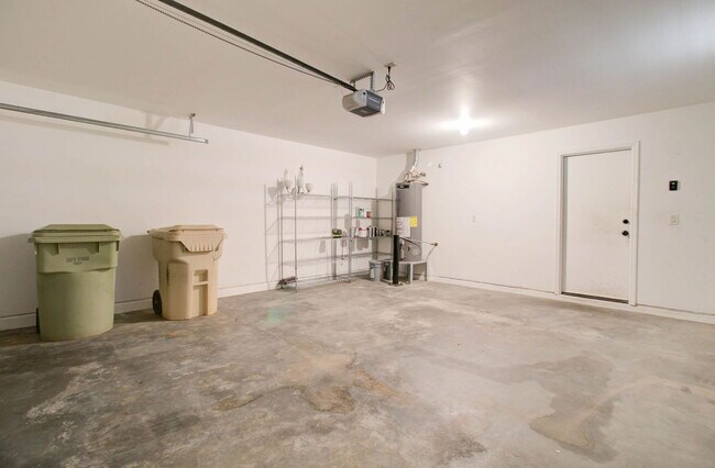 Building Photo - 5945 N 73rd Dr