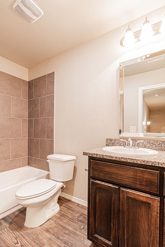 Building Photo - Buena Vida awaits for you!