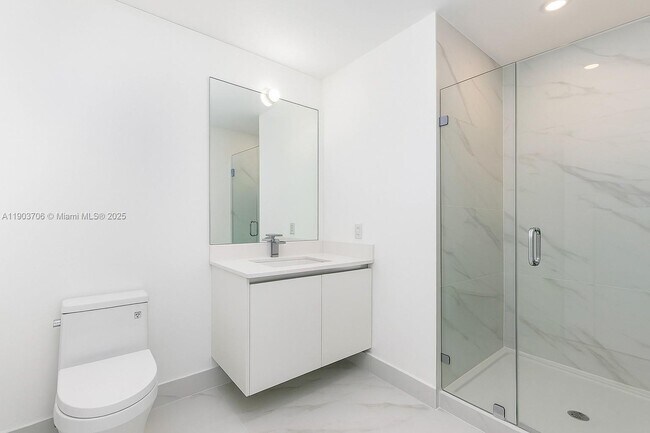 Building Photo - 700 NE 24th St