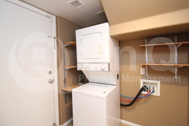 Building Photo - 710 S St Martin Dr