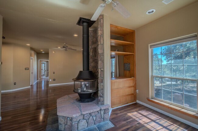 Building Photo - 111 Coker Ln