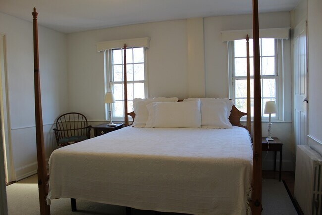 Building Photo - 134 Sandwich Rd