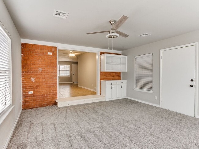 Building Photo - Spacious 4 bedroom in Edmond!