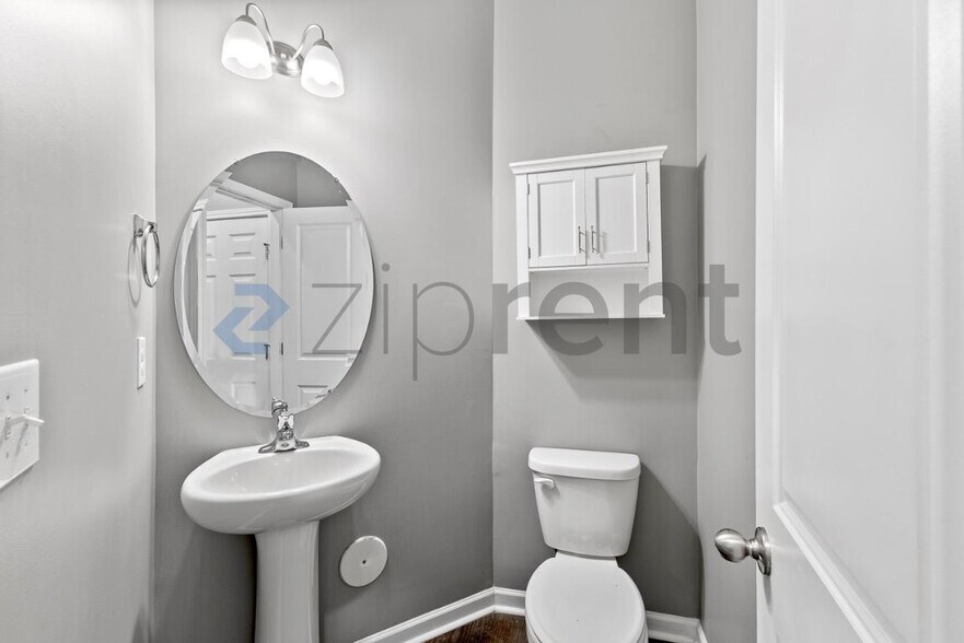 Building Photo - Unit