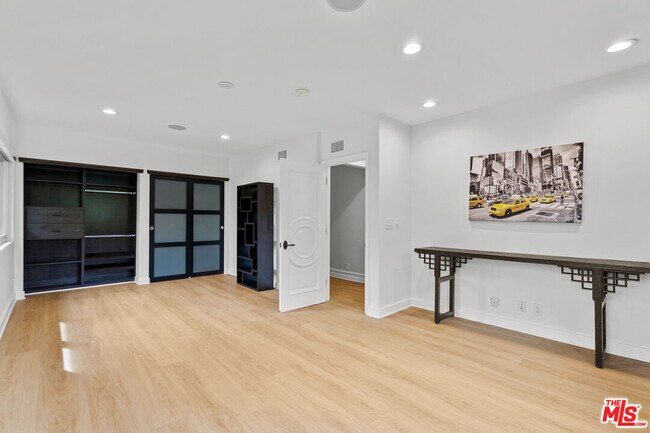 Building Photo - 3677 Eddingham Ave