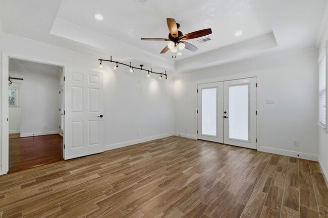 Building Photo - 1320 Woodvine Dr