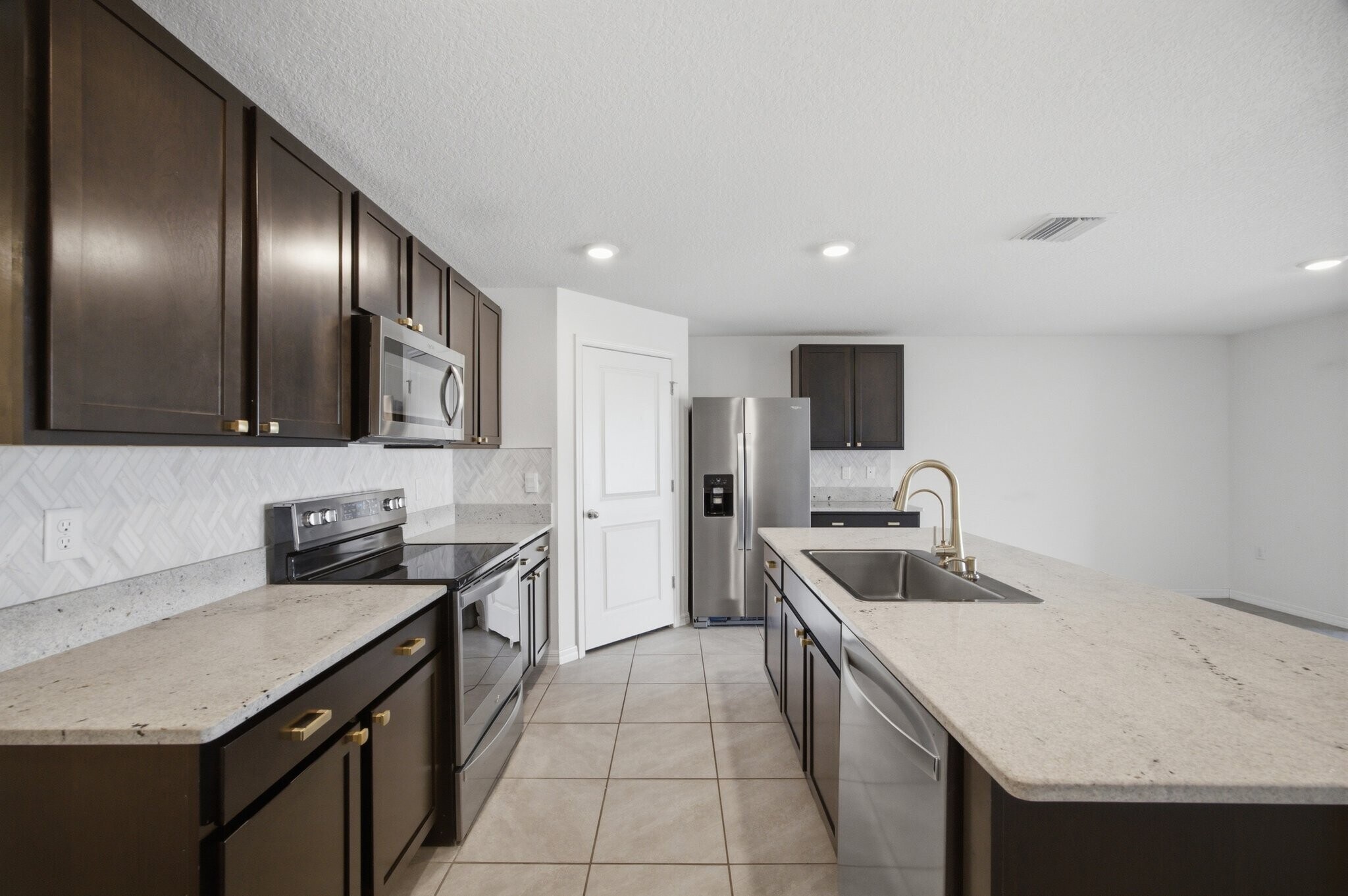 Building Photo - 2812 Gumbo Limbo Dr