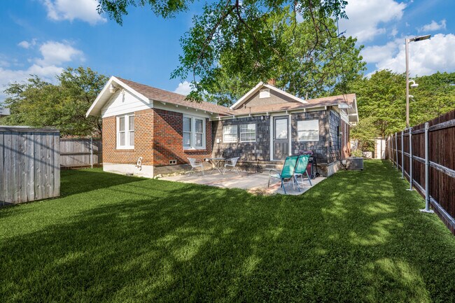 Building Photo - 3125 Lubbock Ave