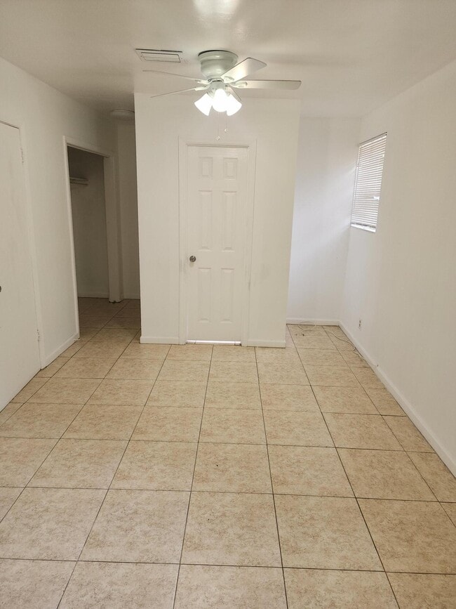 Building Photo - 5999 NW 42nd Ave