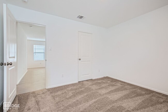 Building Photo - 2408 Lake Hls