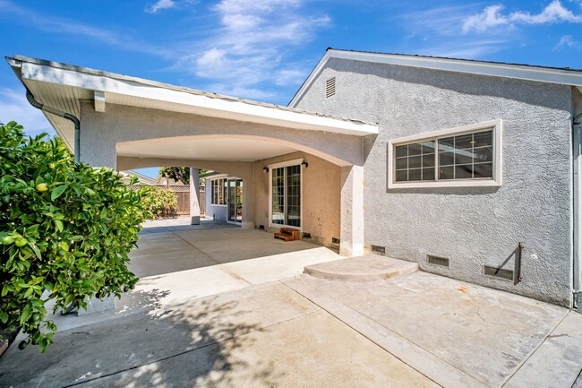 Building Photo - Charming 3BR/2BA Single Family Home for re...