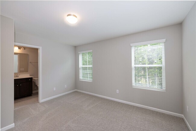 Building Photo - BEAUTIFUL 3BD/2.5BTH Townhome - MALLARD CR...