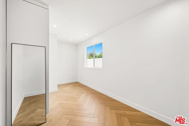 Building Photo - 6327 Babcock Ave