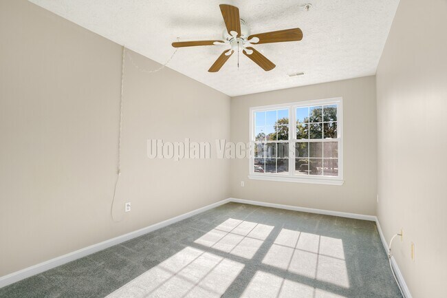 Building Photo - 10 Ironstone Ct