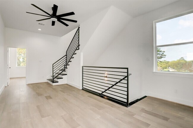 Building Photo - 6816 Hartland St