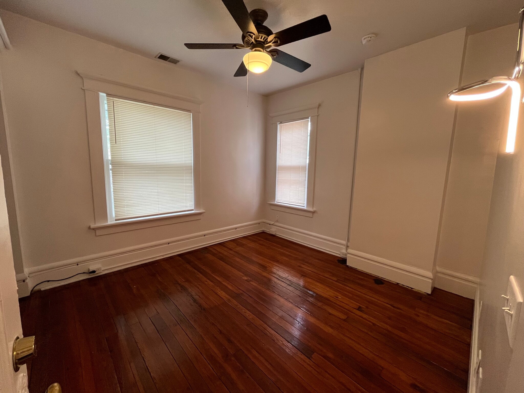 All new blinds and new closets thru out each bedroom - 29 E Northwood Ave
