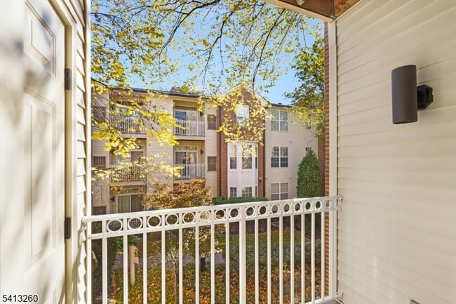 Building Photo - 50 Maple Ave