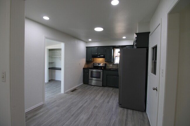 Building Photo - 59 Shirley Ln