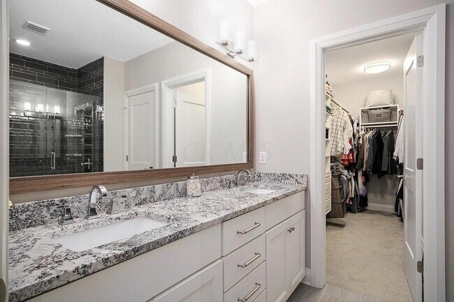 Building Photo - 112 W Starr Ave