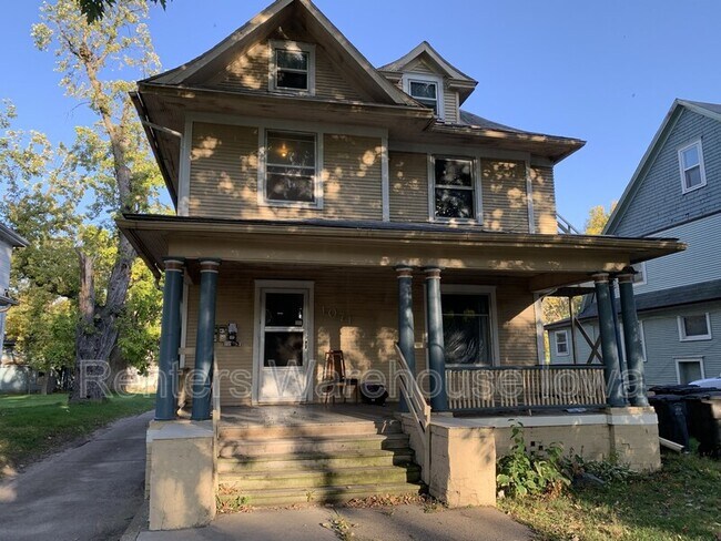 Building Photo - 1071 23rd St