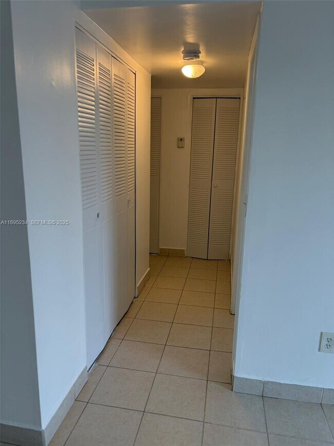 Building Photo - 6820 W Flagler St