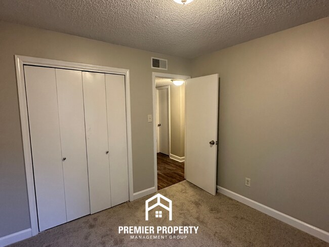 Building Photo - 6467 Llano Ave