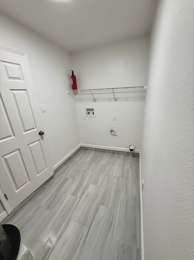 Building Photo - 3300 Bissonet Dr