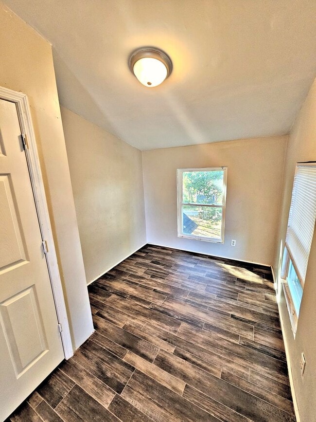 Building Photo - 613 3rd Ave SW