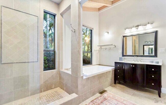 Building Photo - 522 Meadowood Ln
