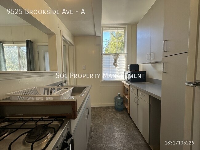 Building Photo - 9525 Brookside Ave