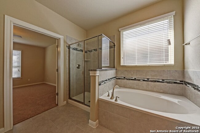 Building Photo - 3 Bed 2.5 Bath