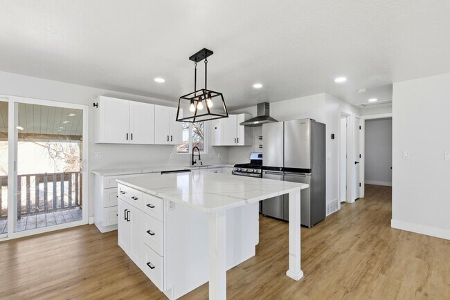 Building Photo - 5210 Woodledge Ave