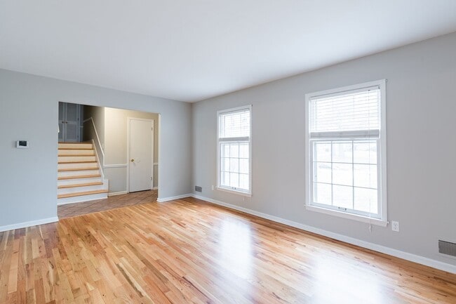 Building Photo - 3 Bed Home in Cul-de-Sac Great Location