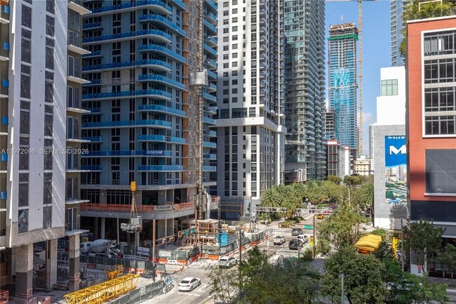 Building Photo - 121 NE 5th St