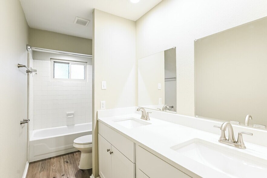 Building Photo - 2511 Owens Cross Dr