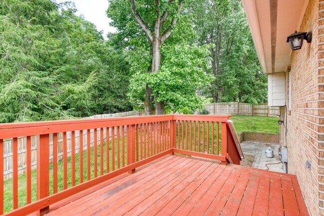 Building Photo - 4 bed/3 bath Walk to Lane Stadium Pet Frie...