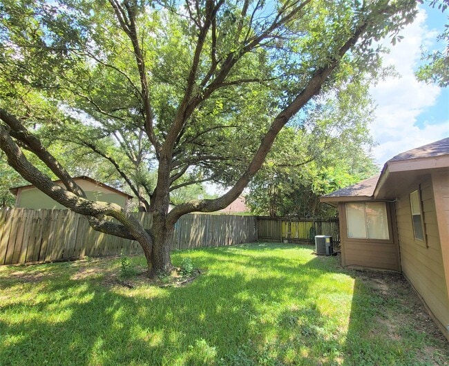 Building Photo - 11166 Thunderhaven Dr