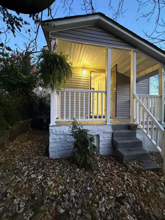 Building Photo - 5411 Hamilton Ave