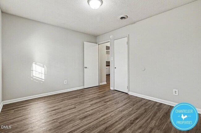 Building Photo - 115 Florence St